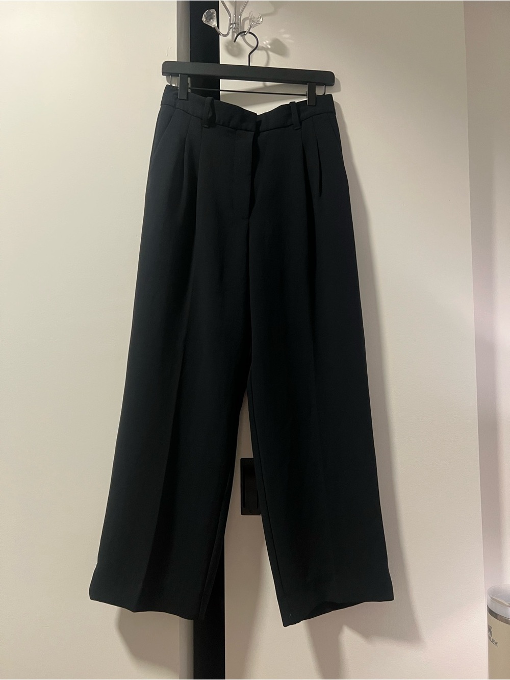 Aritzia Effortless Pants 8 Short